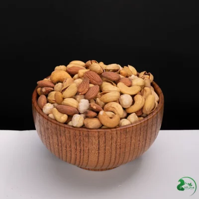 آجیل مخصوص معمولاً شامل ترکیبی از مغزها مانند بادام، پسته، گردو، فندق و گاه کشمش یا انواع میوه‌های خشک است که بسته به انتخاب و ترجیح شما، می‌تواند گزینه‌ای بی‌نظیر برای پذیرایی یا هدیه‌ دادن باشد.