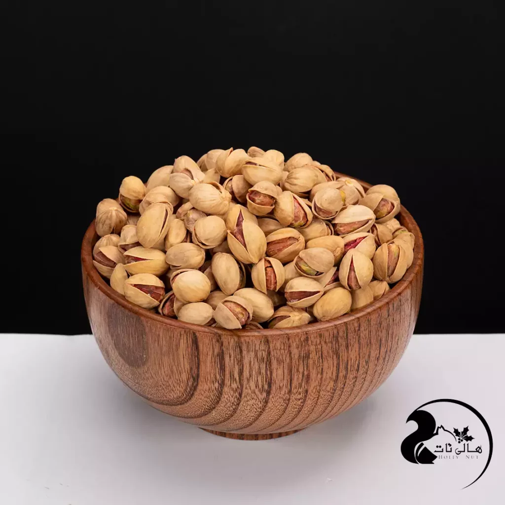 اگر قصد دارید پسته فندقی شور با کیفیتی استثنایی و طعمی فراموش‌نشدنی را به صورت آنلاین تهیه کنید، سایت هالی نات یک گزینه فوق‌العاده و بی‌نقص برای شما است.