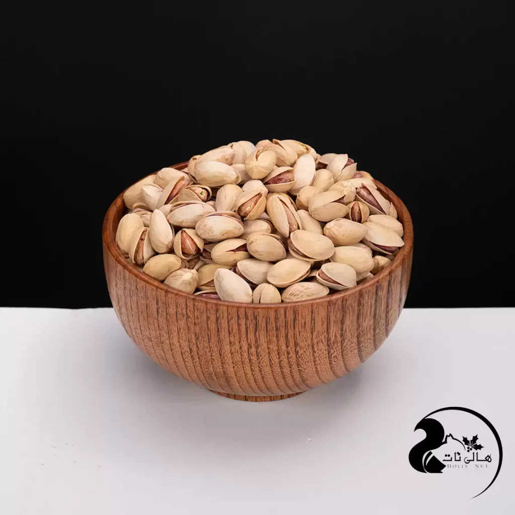 برای تهیه بهترین و باکیفیت‌ترین پسته احمد آقایی خام، خرید آنلاین از فروشگاه هالی نات یکی از گزینه‌های ایده‌آل است