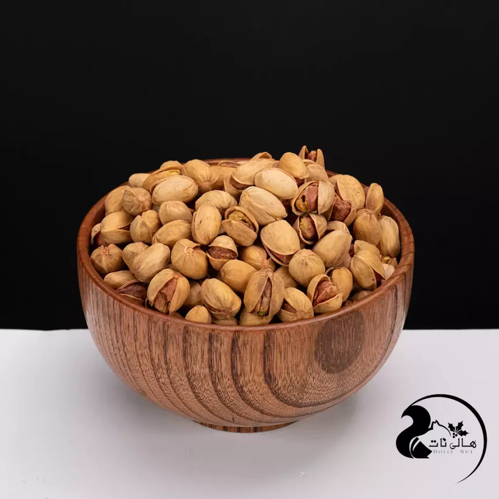 پسته کله قوچی شور ، یکی از انواع درشت و جذاب پسته است که در ظرف آجیل خودنمایی می‌کند. پسته کله قوچی یکی از محبوب‌ترین ارقام در ایران و جهان است. پسته شور