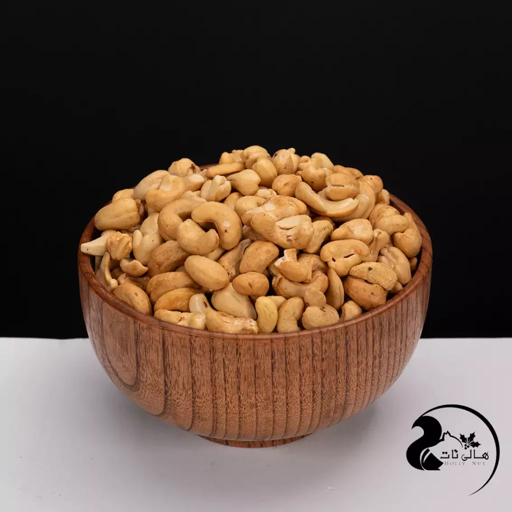 بادام هندی شور اصلیتاً از برزیل است، اما اکنون در نقاط مختلف جهان کاشته می‌شود.