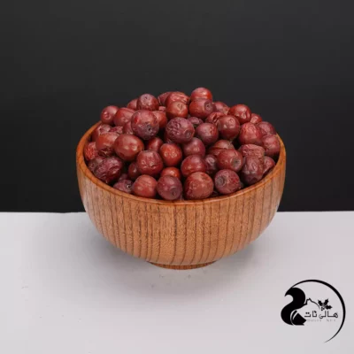 عناب خشک ریز بافتی نسبتا پرحجم و ملس دارد و اغلب به‌عنوان یک میان‌وعده مقوی و سالم مصرف می‌شود و در بسیاری از فرهنگ‌ها و طب‌های سنتی محبوب است.