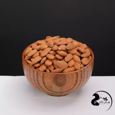 بادام آمریکایی خام را از فروشگاه هالی نات در پاسداران و شریعتی بخواهید!